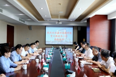 嘉興南湖學(xué)院黨委副書記、校長賈文勝一行蒞臨景興紙業(yè)調(diào)研交流