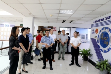 2020年7月14日，時任浙江省總工會黨組成員、副主席張衛(wèi)華一行蒞臨景興紙業(yè)調(diào)研推進(jìn)新時代產(chǎn)業(yè)工人隊伍建設(shè)改革工作